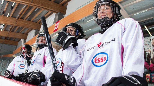 female stock11 640??w=640&h=360&q=60&c=3