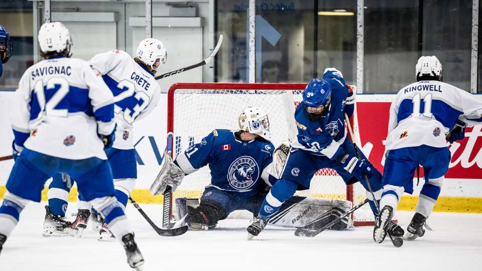 Oakville Blades vs. Sioux Lookout Bombers