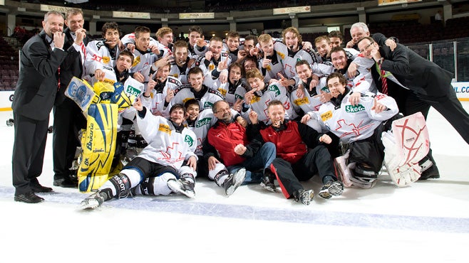 w j a c 2010  c a n w  s u i  bronze??w=640&h=360&q=60&c=3