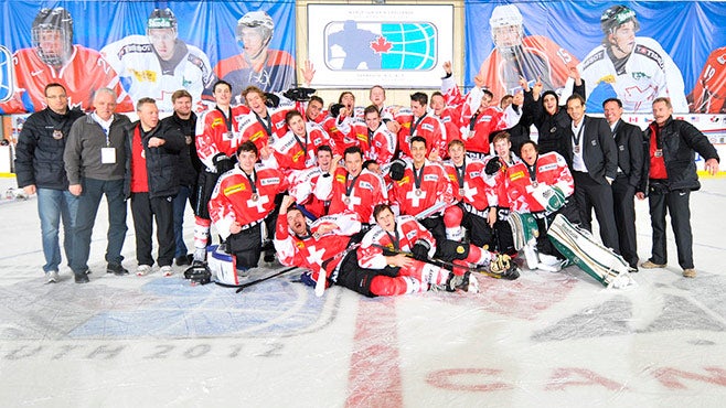 2012  w j a c  bronze  s u i  c a n e 640??w=640&h=360&q=60&c=3