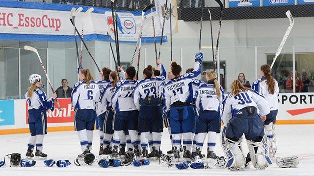 2014 esso cup apr26 sud bronze stick salute 640??w=640&h=360&q=60&c=3