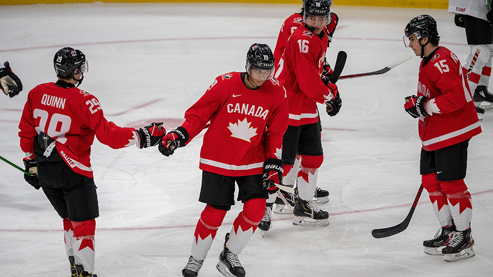 Canada edges U.S. in pool play at world junior hockey championships - Los  Angeles Times