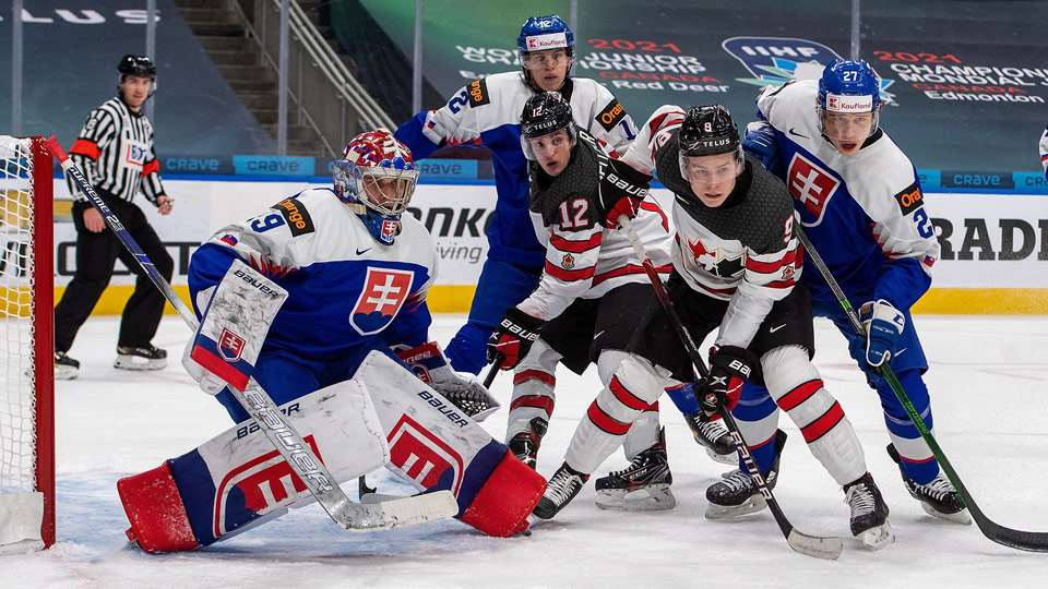 Canada edges U.S. in pool play at world junior hockey championships - Los  Angeles Times