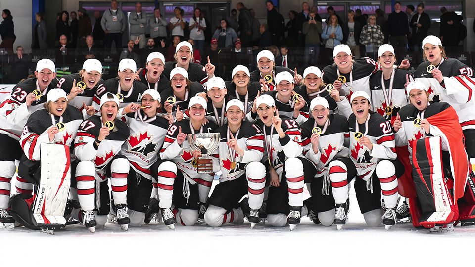 CANADA WINS GOLD IN IIHF WOMEN'S WORLD CHAMPIONSHIPS GiftIntime.ca