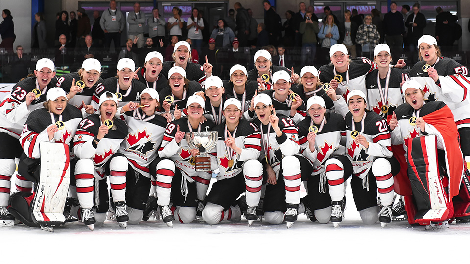 LE CANADA REMPORTE L’OR AU CHAMPIONNAT MONDIAL FÉMININ DE L’IIHF