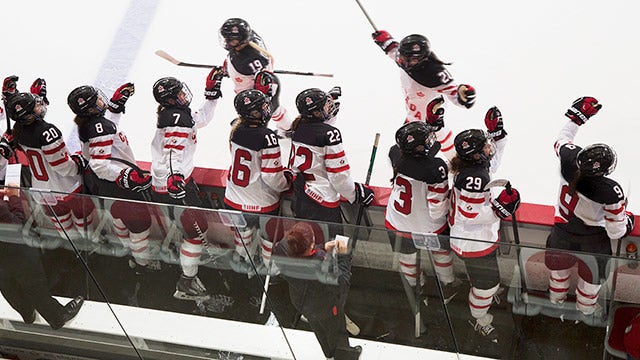 201415 nwdt bench celeb overhead nonames 640??w=640&h=360&q=60&c=3