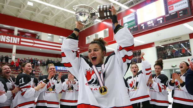 Jade Iginla raising the trophy at the 2022 IIHF U18 Women’s World Championship.