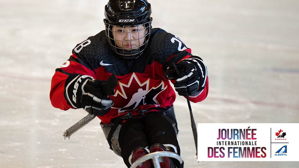 2022  i w d  h a b alanna mah womens para  f r main??w=640&h=360&q=60&c=3